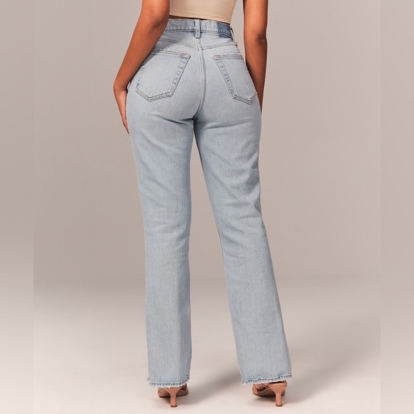 Abercrombie & Fitch Ultra High Rise 90s Straight Jeans with Split Vent Hem - Picture 3 of 6
